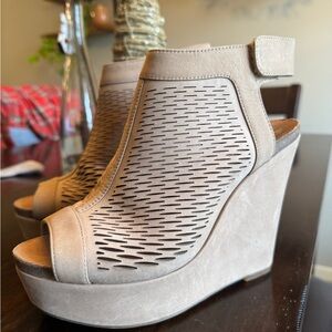 Suade wedge sandals